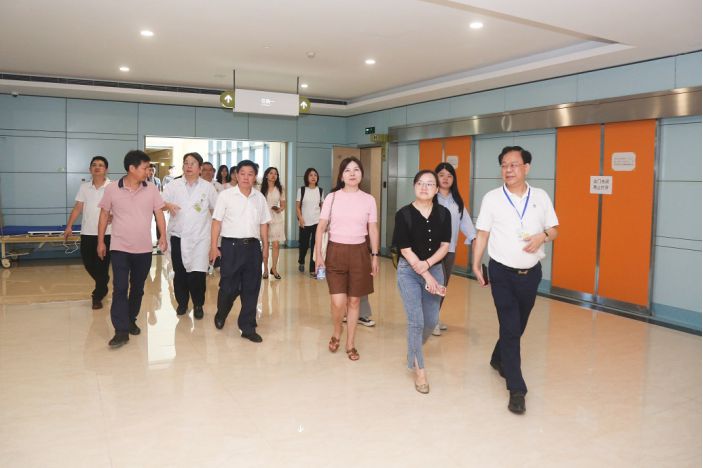 新康美經營發展調研會參會媒體莅臨我院，共話醫院發展新成果